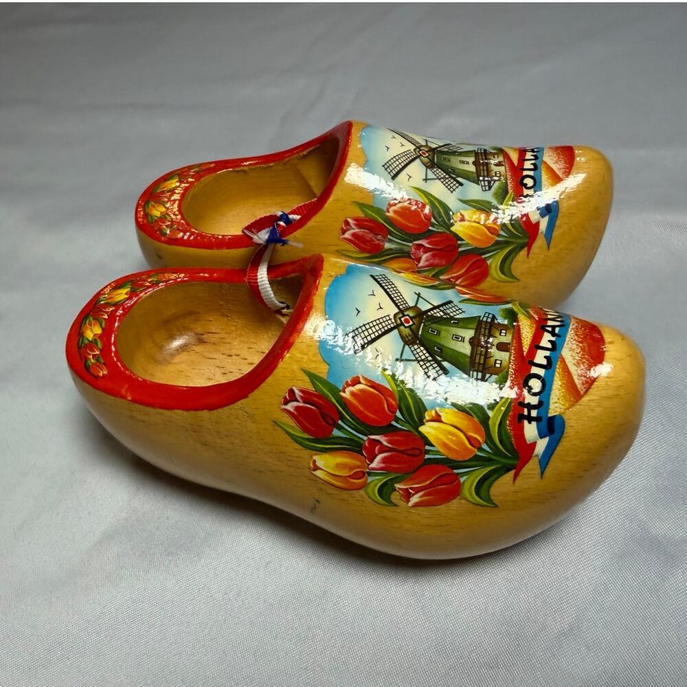Dutch Decorative Mini Clogs - Picture 4 of 5